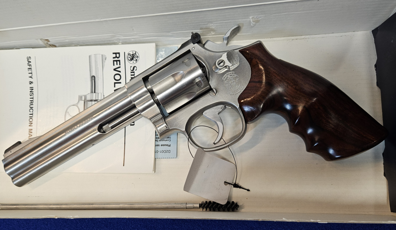 S&W 617 .22 lr